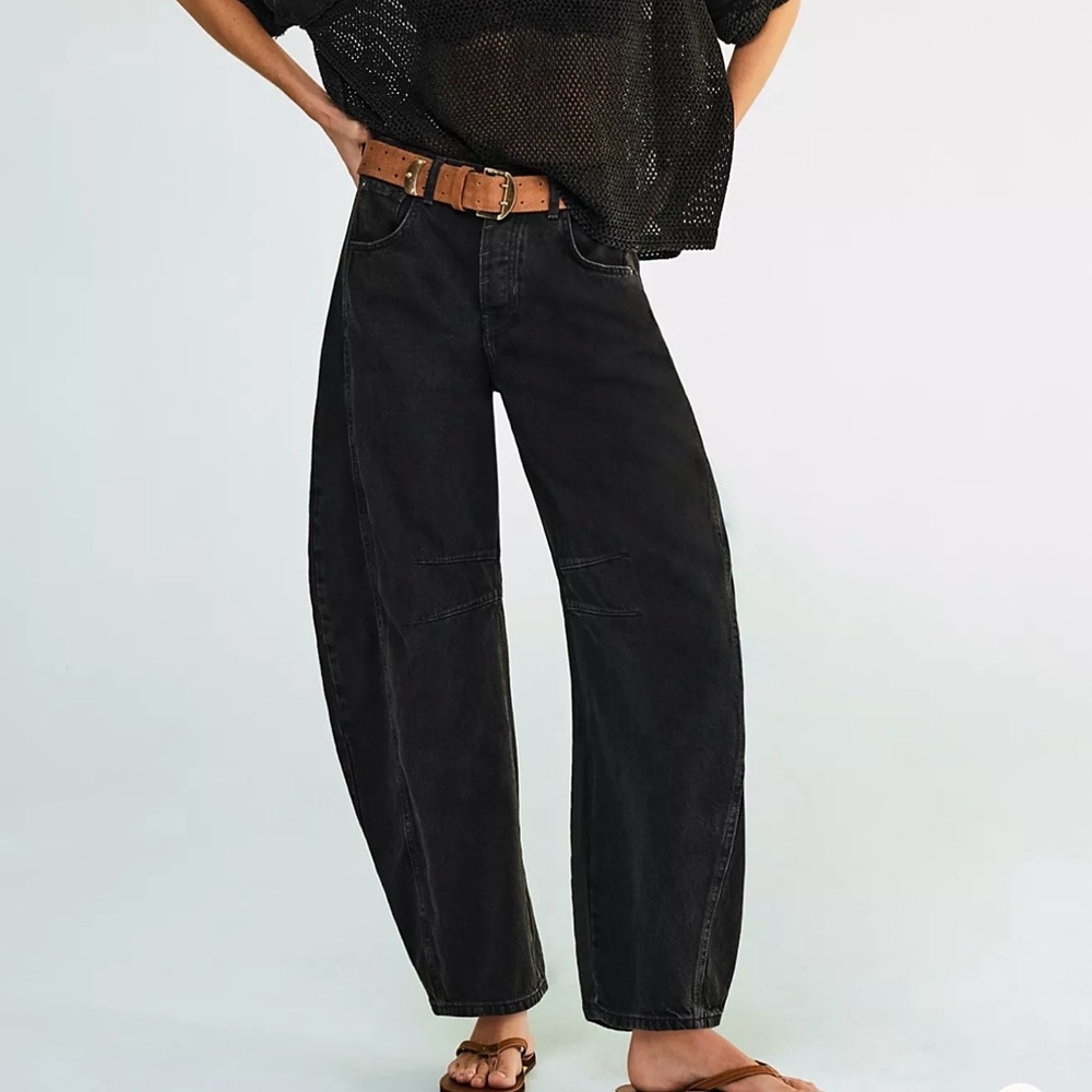 Women's Black Barrel Jeans